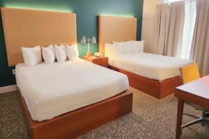 Deluxe Queen Suite