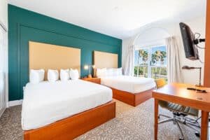 Deluxe Queen Suite