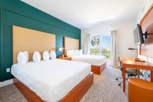 Deluxe Queen Suite